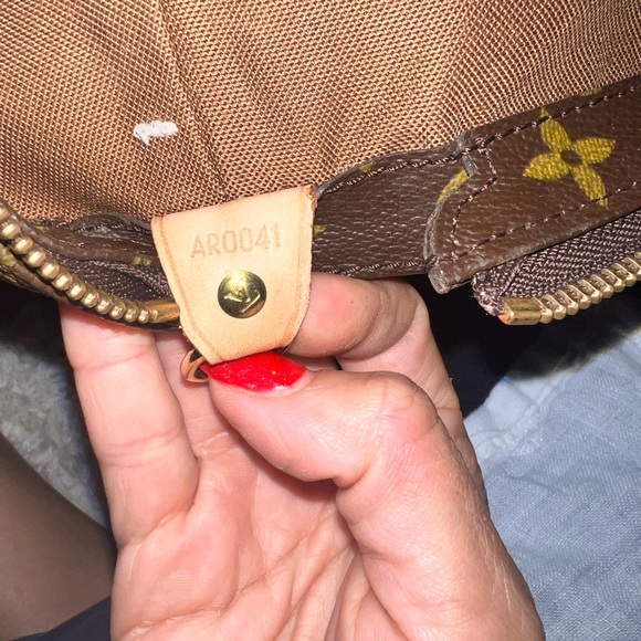 Louis Vuitton Monogram Cabas Mezzo Tote - Picture 9 of 12